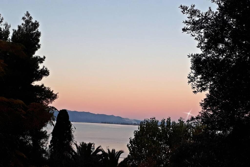 Amazing Sea View-neos Pyrgos -evoia Greece בית נופש *